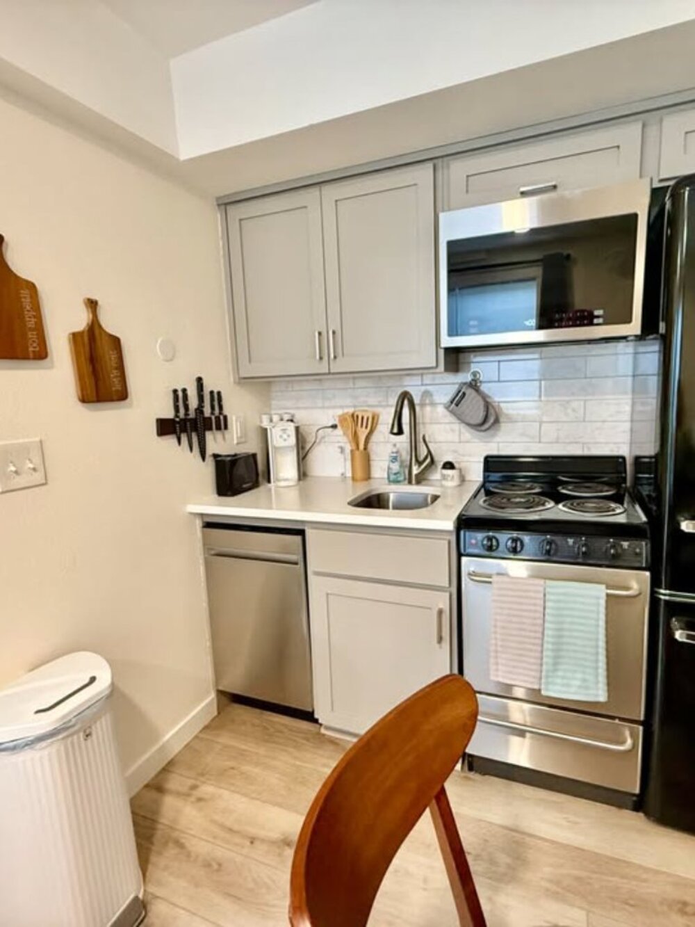 $1350 | 97202 [Lease\Rent] Studio 1 Bath Apartment - Picture 4 of 15